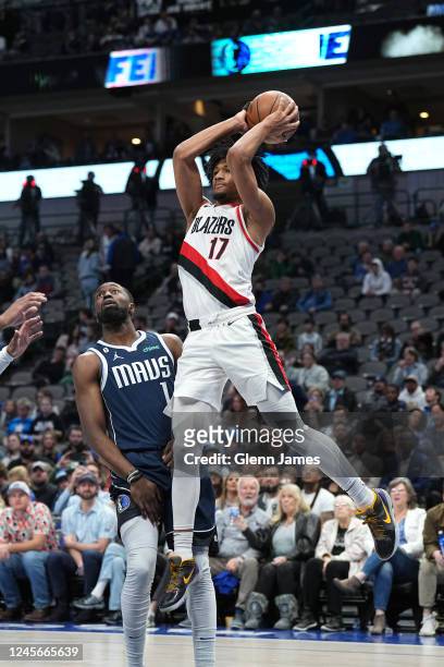 Shaedon Sharpe of the Portland Trail Blazers passes the ball during the game during the game against the Dallas Mavericks on December 16, 2022 at the...