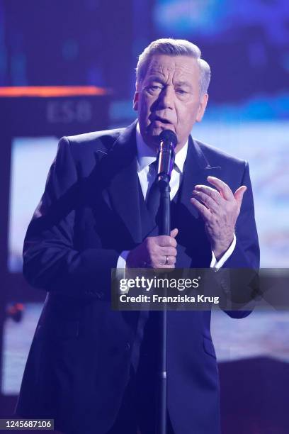 Roland Kaiser performs on stage during the "Ein Herz fuer Kinder" Gala at Studio Berlin Adlershof on December 17, 2022 in Berlin, Germany.