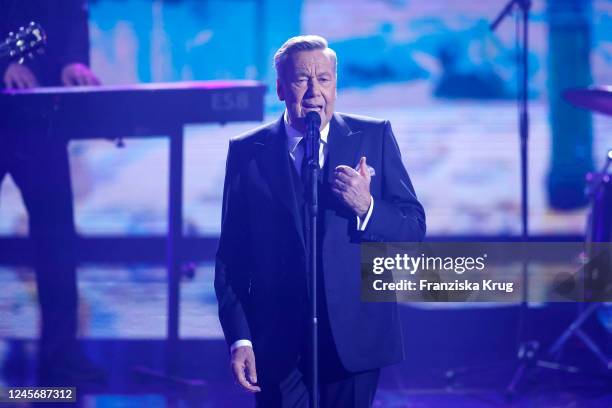 Roland Kaiser performs on stage during the "Ein Herz fuer Kinder" Gala at Studio Berlin Adlershof on December 17, 2022 in Berlin, Germany.