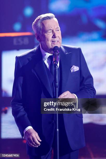 Roland Kaiser performs on stage during the "Ein Herz fuer Kinder" Gala at Studio Berlin Adlershof on December 17, 2022 in Berlin, Germany.