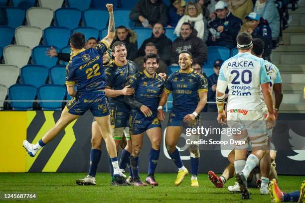 Sam HIDALGO CLYNE of Benetton Rugby celebrates the try during the EPCR Challenge Cup match between Bayonne and Benetton on December 17, 2022 in...