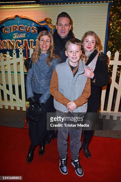Sascha Vollmer, Jenny Vollmer, John Vollmer and Tochter Manisha Vollmer attend the premiere of the 18th Roncalli Christmas Circus at Tempodrom on...