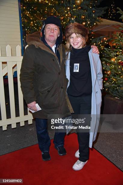 Ben Becker and his daughter Lilith Becker attend the premiere of the 18th Roncalli Christmas Circus at Tempodrom on December 17, 2022 in Berlin,...