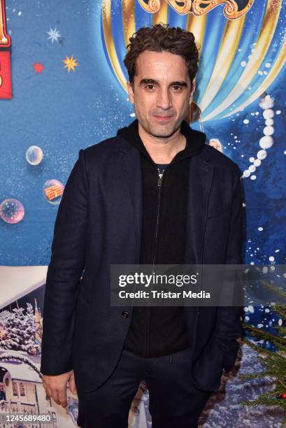 Oliver Wnuk attends the premiere of the 18th Roncalli Christmas Circus at Tempodrom on December 17, 2022 in Berlin, Germany.