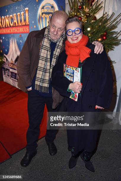 Leonard Lansink and Maren Muntenbeck attend the premiere of the 18th Roncalli Christmas Circus at Tempodrom on December 17, 2022 in Berlin, Germany.