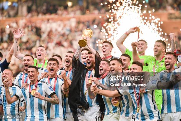 Coach Lionel Scaloni of Argentina, Franco Armani of Argentina, Juan Foyth of Argentina, Nicolas Tagliafico of Argentina, Gonzalo Montiel of...