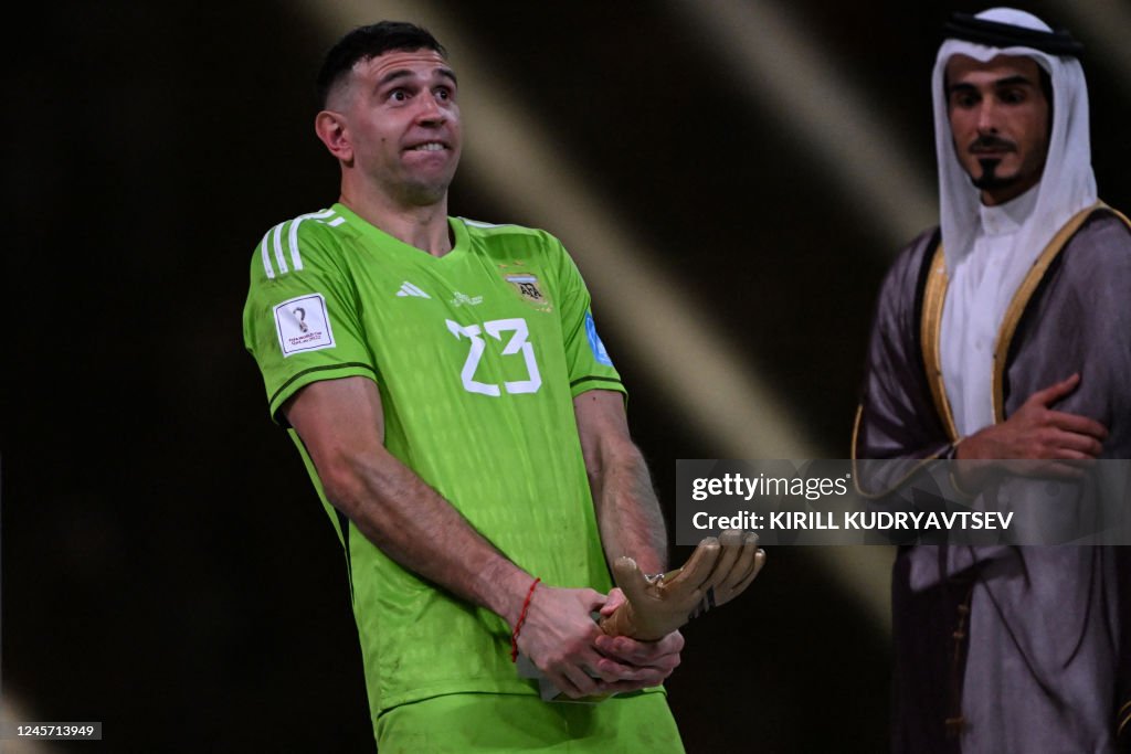 TOPSHOT-FBL-WC-2022-MATCH64-ARG-FRA-GOLDEN-GLOVE