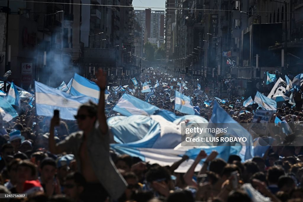 ARGENTINA-FBL-WC-2022-FANS