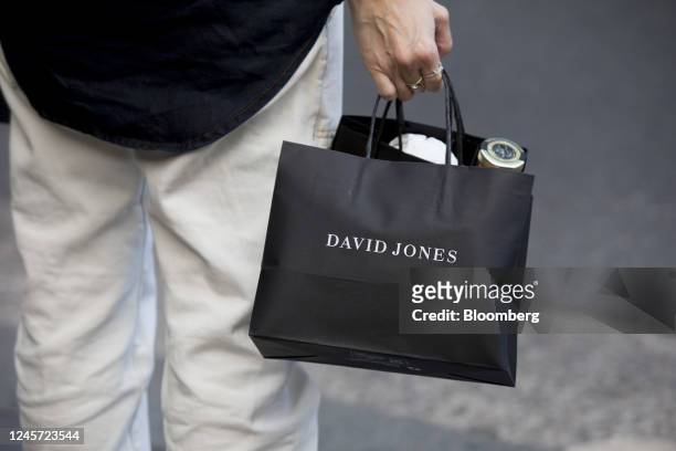 Robijn spier neutrale 24 David Jones Shopping Bag Photos and Premium High Res Pictures - Getty  Images