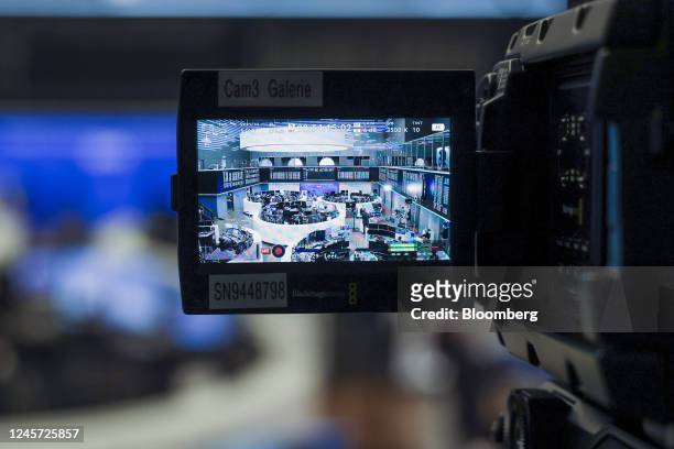 The trading floor displayed on a camera screeen ahead of the Porsche AG listing ceremony at the Frankfurt Stock Exchange, operated by Deutsche Boerse...