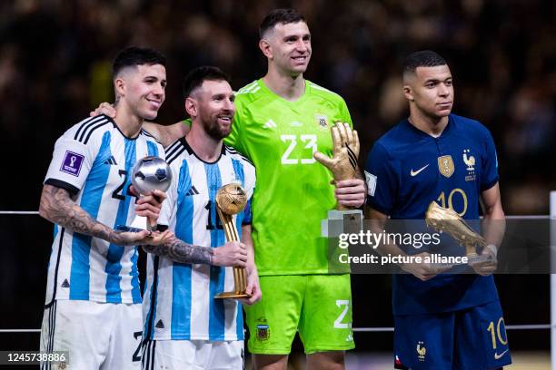 December 2022, Qatar, Lusail: Soccer: World Cup, Argentina - France, final round, final, Lusail Stadium, Argentina's Enzo Fernández , Argentina's...