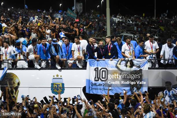 Argentina players wave to the fans during the caravan of the Argentina men's national football team after winning the FIFA World Cup Qatar 2022 on...