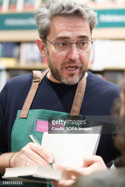 Máximo Huerta during the campaign "Acción de Navidad Por la lectura" at the Casa del Libro bookstore in Madrid. "Acción de Navidad Por la lectura" is...