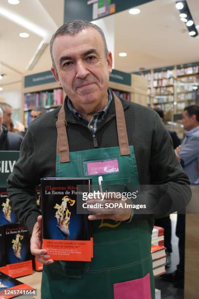 Lorenzo Silva during the campaign "Acción de Navidad Por la lectura" at the Casa del Libro bookstore in Madrid. "Acción de Navidad Por la lectura" is...