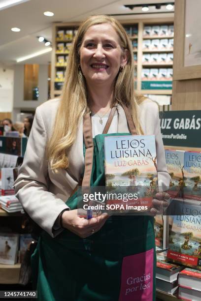 Luz Gabás during the campaign "Acción de Navidad Por la lectura" at the Casa del Libro bookstore in Madrid. "Acción de Navidad Por la lectura" is a...