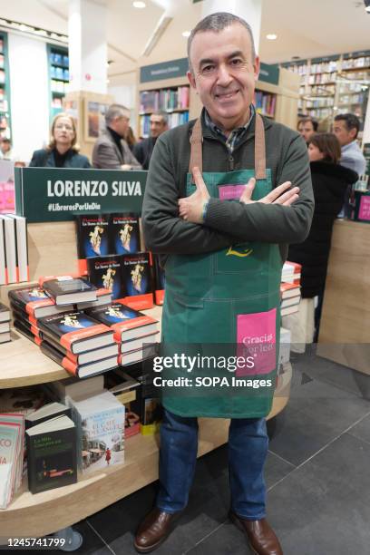 Lorenzo Silva during the campaign "Acción de Navidad Por la lectura" at the Casa del Libro bookstore in Madrid. "Acción de Navidad Por la lectura" is...