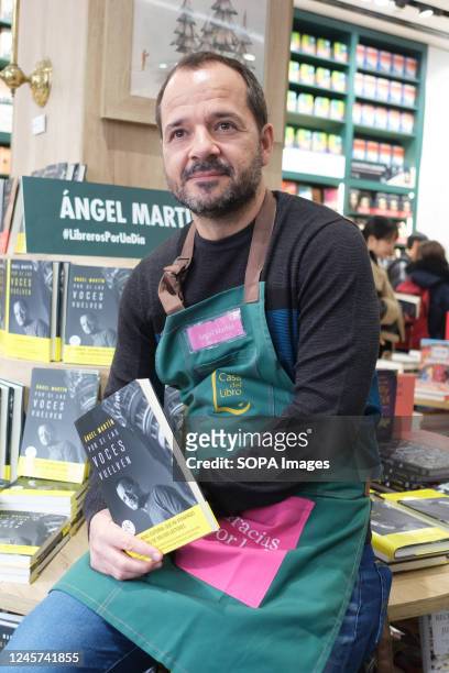 Ángel Martín during the campaign "Acción de Navidad Por la lectura" at the Casa del Libro bookstore in Madrid. "Acción de Navidad Por la lectura" is...