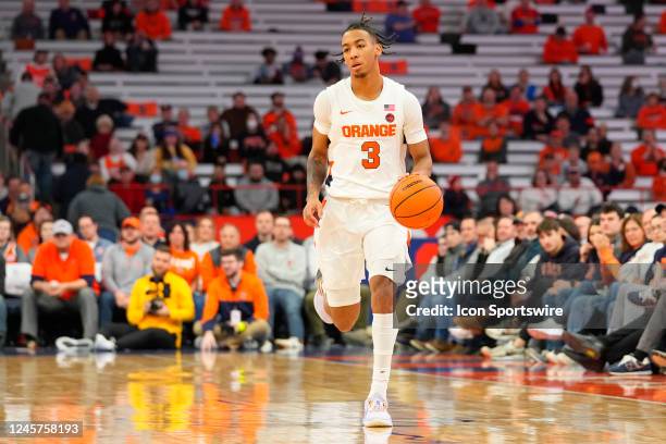 Syracuse Orange Guard Judah Mintz dribbles the ball up the court during the second half of the college basketball game between the Pittsburgh...