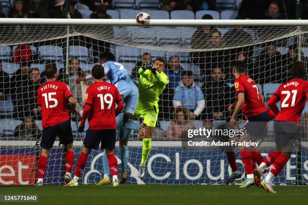 Alex Palmer of West Bromwich Albion punches the ball to safety from Jonathan Panzo of Coventry City during the Sky Bet Championship between Coventry...