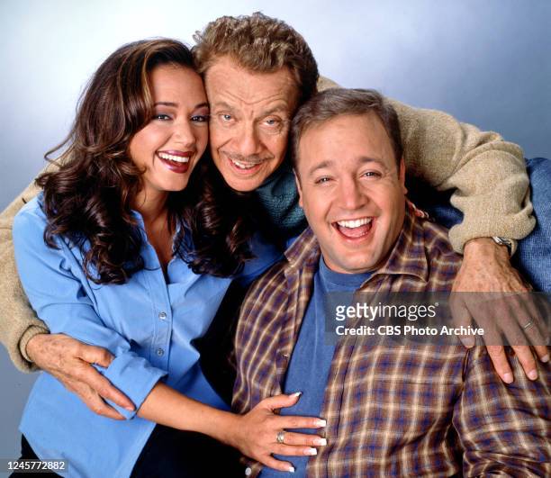 The King of Queens. A CBS television sitcom. Premiere episode broadcast September 21, 1998. Pictured from left is Leah Remini , Jerry Stiller , Kevin...