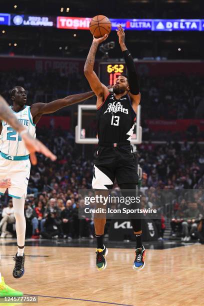 Los Angeles Clippers Guard Paul George shoots a shot during a NBA game between the Charlotte Hornets and the Los Angeles Clippers on December 21,...