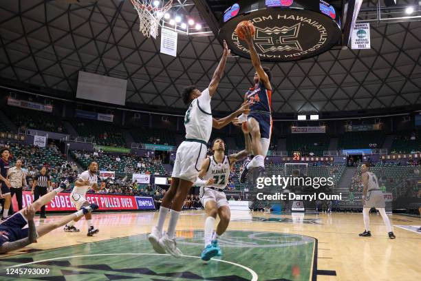 Maxwell Lewis of the Pepperdine Waves shoots a runner over Bernardo da Silva of the Hawaii Rainbow Warriors during the first half the Hawaiian...