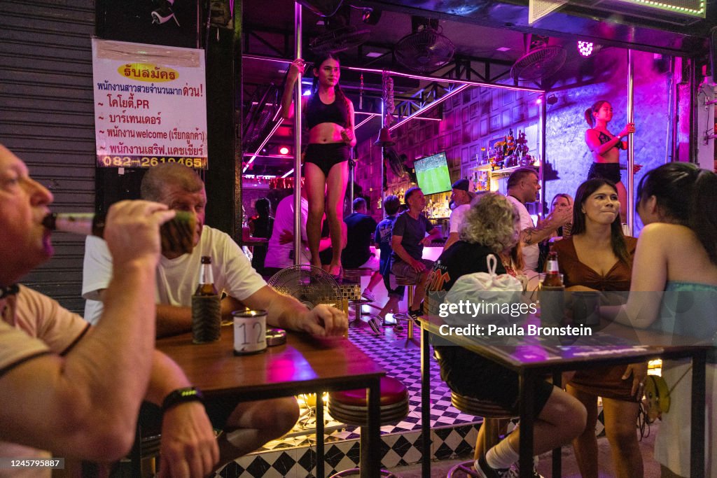 Russian Tourists Flock To Phuket