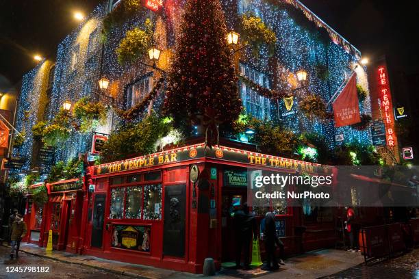 Night view of the Christmas decoration of Temple Bar, one of the most famous and photographed pubs in Dublin , located in the neighborhood of the...