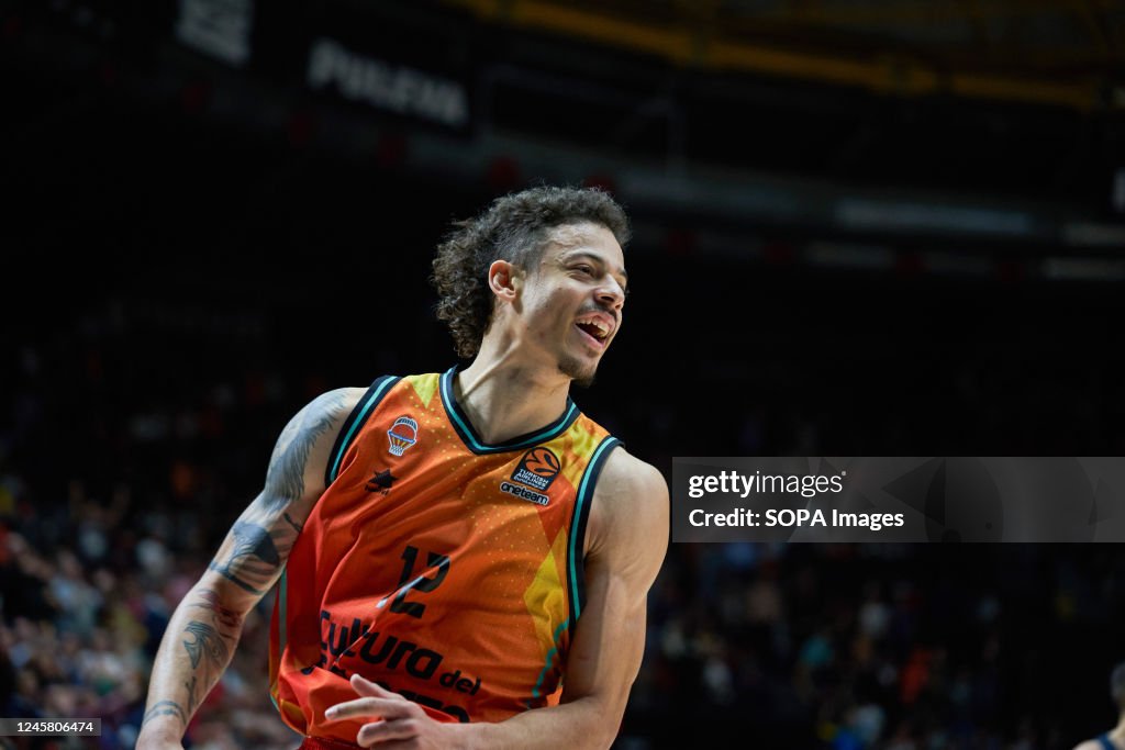 Jonah Radebaugh of Valencia basket in action during the J15...