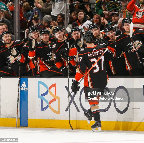 Mason McTavish of the Anaheim Ducks celebrates his goal with teammates during the first period against the Calgary Flames at Honda Center on December...