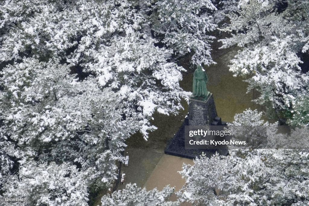 Snow in western Japan