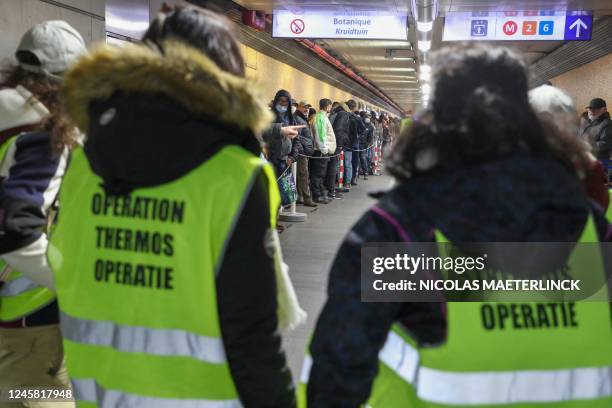 Illustration picture shows volunteers of 'Operation Thermos', the daily distribution of meals to homeless people, in the Kruidtuin - Botanique metro...