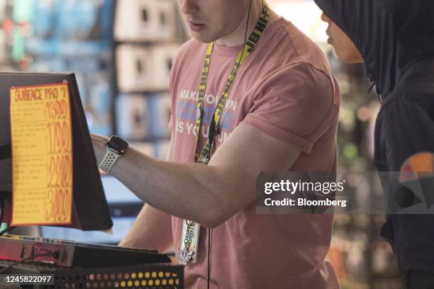 An employee helps a customer at a JB Hi-Fi Ltd. Store in Sydney, Australia, on Monday, Dec. 26, 2022. Australias consumer sentiment remained deeply...