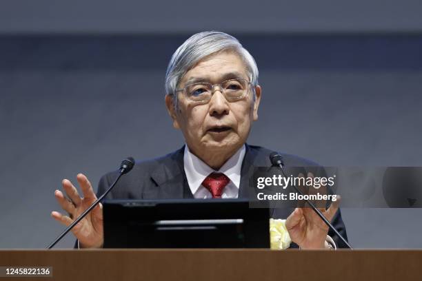 Haruhiko Kuroda, governor of the Bank of Japan , speaks during a council meeting at business lobby Keidanren in Tokyo, Japan, on Monday, Dec. 26,...