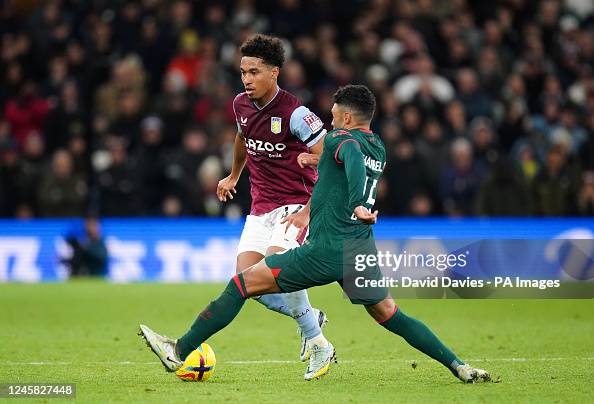 Aston Villa's Boubacar Kamara and Liverpool's Alex Oxlade-Chamberlain