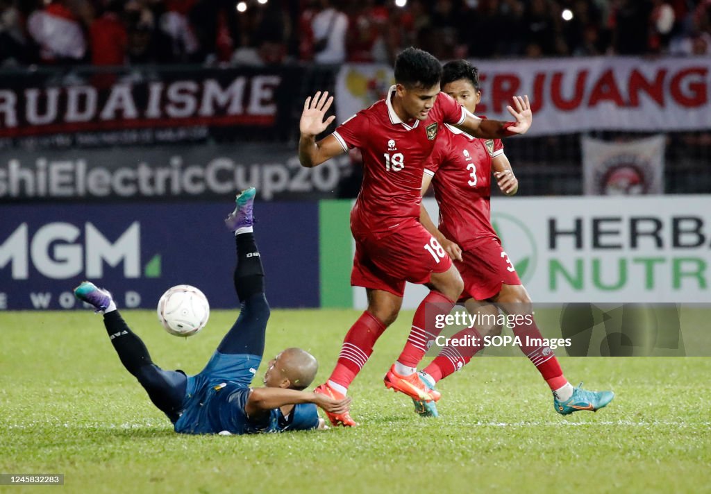 Rafli Muhammad Rafli of Indonesia and Fakharrazi Hassan of Brunei in action ...