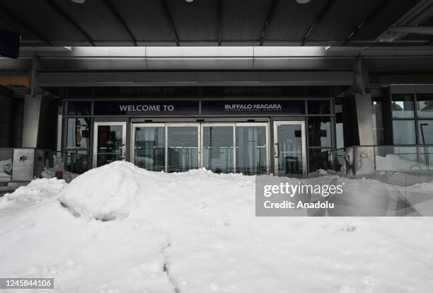 Crews at Buffalo Niagara International Airport scramble to clear runways in Buffalo, New York, United States on December 27, 2022.