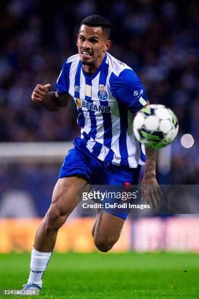 Wenderson Galeno of FC Porto controls the ball during the Liga Portugal Bwin match between FC Porto and FC Arouca at Estadio do Dragao on December...