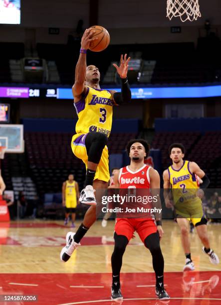 Shaq Harrison of the South Bay Lakers drives to the basket for a layup against the Memphis Hustle during an NBA G-League game on December 29, 2022 at...