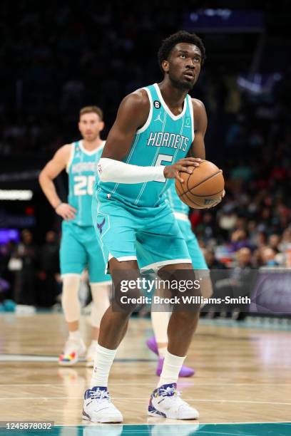 Mark Williams of the Charlotte Hornets shoots a free throw against the Oklahoma City Thunder on December 29, 2022 at Spectrum Center in Charlotte,...