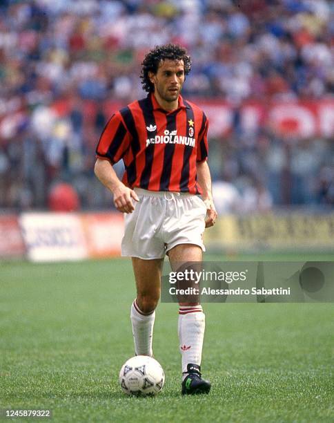 Roberto Donadoni of AC Milan in action during the Serie A 1990-91, Italy.