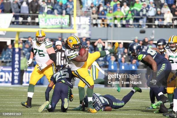 Green Bay Packers running back Eddie Lacy runs with the ball at the 2015 NFC Championship game between the Seattle Seahawks against the Green Bay...