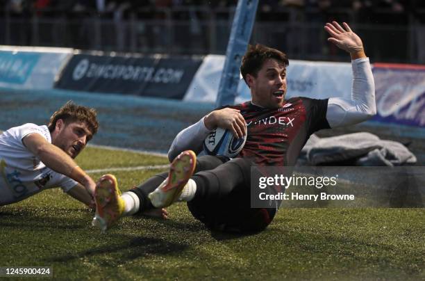 Sean Maitland of Saracens celebrates scoring his sides second try during the Gallagher Premiership Rugby match between Saracens and Exeter Chiefs at...