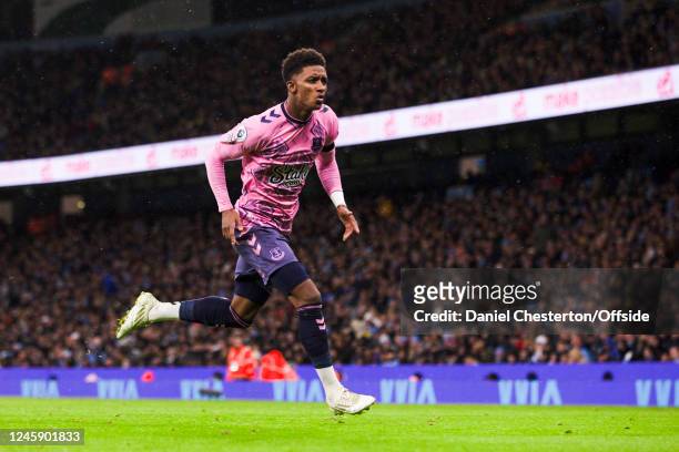 Demarai Gray of Everton celebrates their first goal during the Premier League match between Manchester City and Everton FC at Etihad Stadium on...