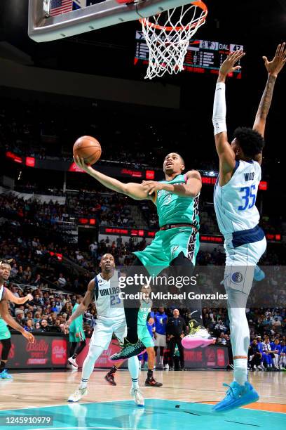 Keldon Johnson of the San Antonio Spurs drives to the basket against the Dallas Mavericks on December 31, 2022 at the AT&T Center in San Antonio,...