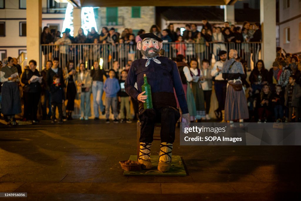 Olentzero Basque The figure of the Olentzero in the center of the town square after ...