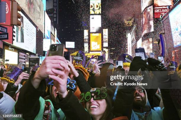 Times Square Countdown Photos and Premium High Res Pictures - Getty Images