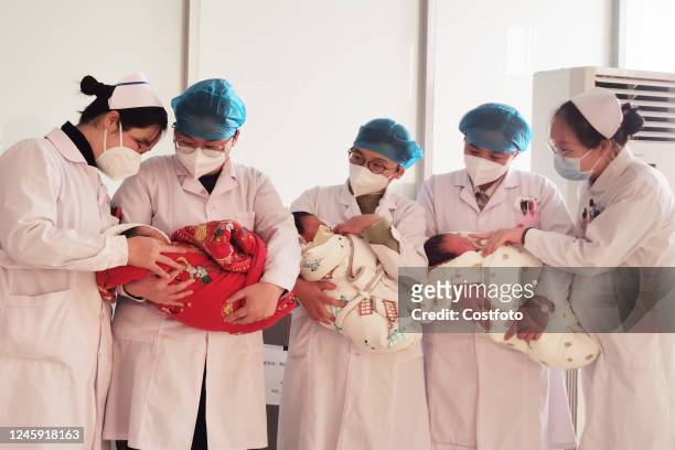 Baby girl weighing 3,530 grams was born in the No. 1 delivery room of the hospital's obstetrics and Gynecology department on Jan. 1 in Lianyungang...