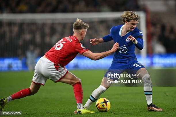 Nottingham Forest's English striker Sam Surridge vies with Chelsea's English midfielder Conor Gallagher during the English Premier League football...