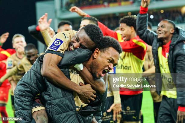 Players of RC Lens celebrate winning during the Ligue 1 match between RC Lens and Paris Saint-Germain at Stade Bollaert-Delelis on January 1, 2023 in...